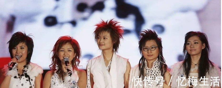 《中國好聲音》李宇春歌曲拖累學員,潘虹唱功比她好,臺風卻不行