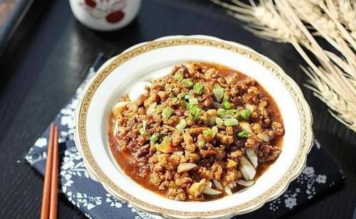  茄子此做法美味，去腥提香简单，好吃到舔盘，几天就想吃一次