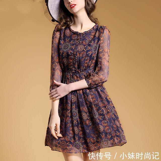 印花 复古印花的诗绪连衣裙,轻松遮住小肚腩,美妙享“瘦”高贵典雅
