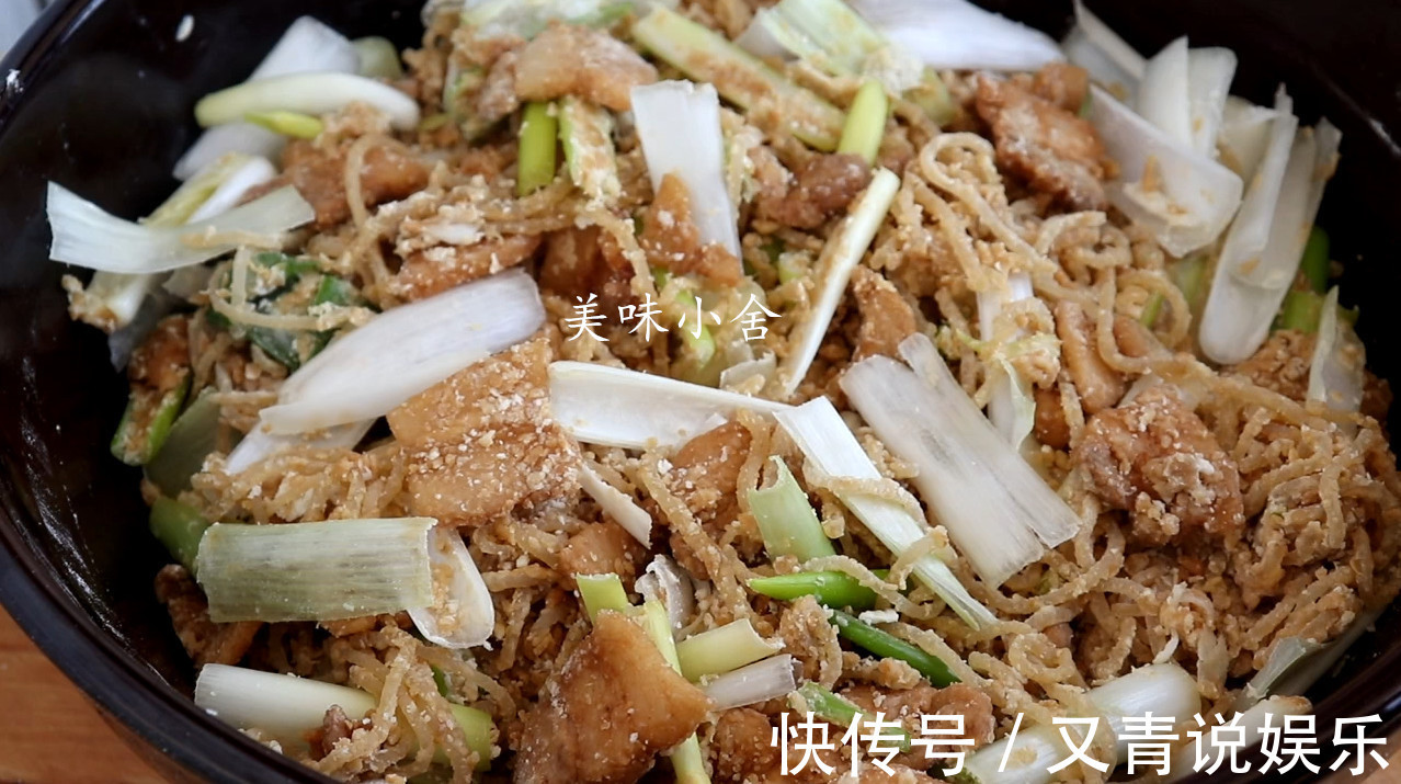 猪肉和粉条别再乱炖了,教你个农村特色吃法,一做一大盆不够吃