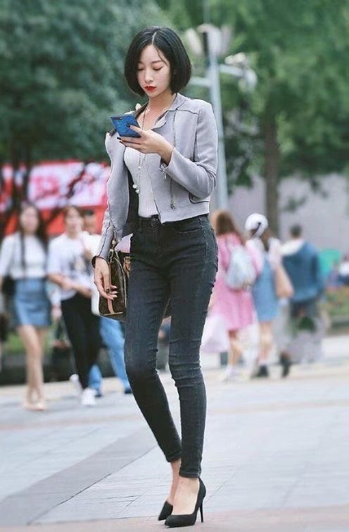 小蛮腰|路人街拍:身材圆润的小姐姐,简约而不简单,哪一位最美