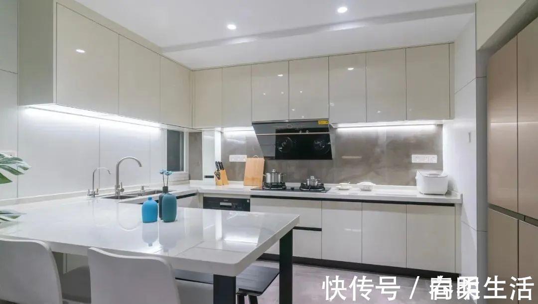 装修|同样是20多万装修的家,人家多打了这些柜子,档次立马就上升了!