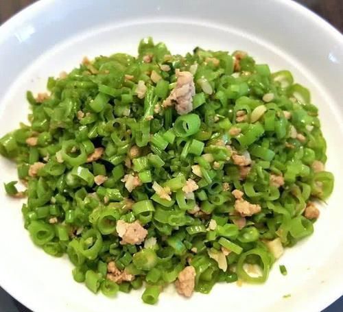 猪肉|大暑过后,这碱性蔬菜要多吃,每天炒一盘,补钙质,孩子长个头