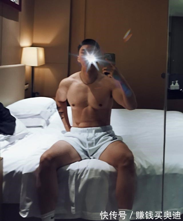 大长腿|这枚阳刚之气十足的足球运动员很上头哦！