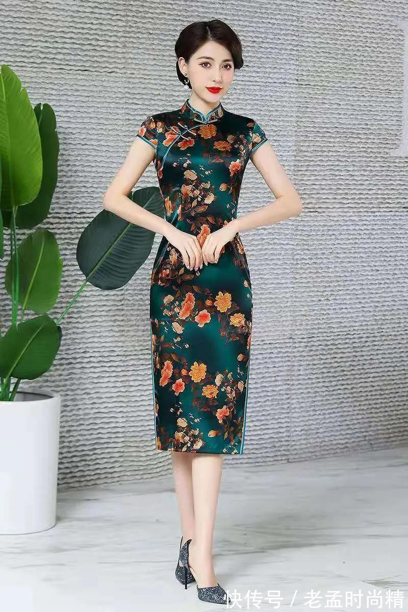 真丝|真丝旗袍,有着女人一样的似水柔情,让灵动的女人味儿显露无疑。