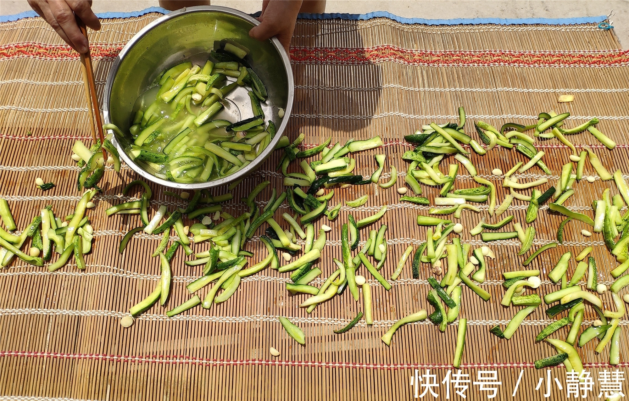 爽脆|奶奶用了30多年的腌黄瓜配方,一次腌20斤,嘎嘣脆,咸香特好吃