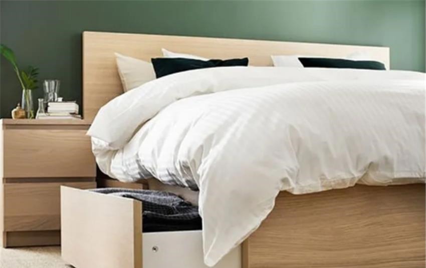 户型|35㎡小公寓,夫妻俩把床抬高1米后睡在“盒子”里?这设计够巧妙