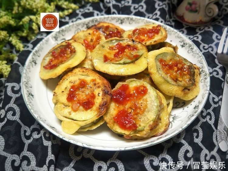 不用油炸的茄盒这样做,外酥里嫩,做起来简单,吃起来够味