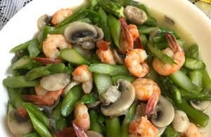 家常蘑菇菜谱，芦笋蘑菇炒虾仁，简单美味下饭，适合夏天