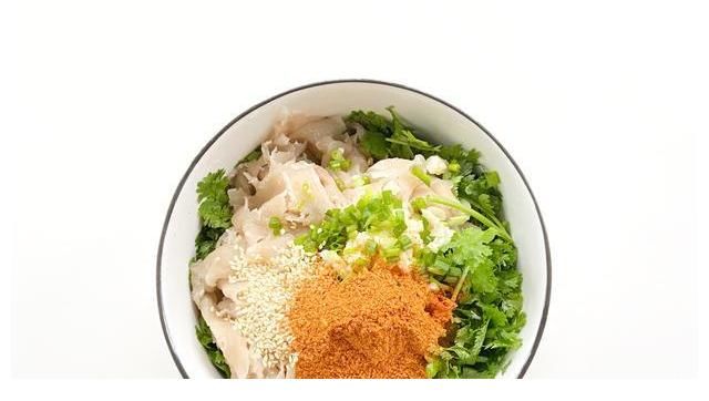 芝麻|一道有争议的凉拌菜，在朋友圈火了，有人嫌弃，有人夸