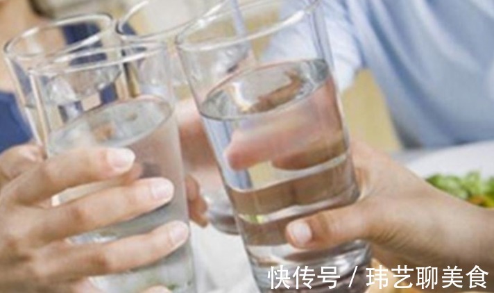 唾液|肾好的男性,饭后2小时,爱做4件事,若你占2件,荷尔蒙旺盛