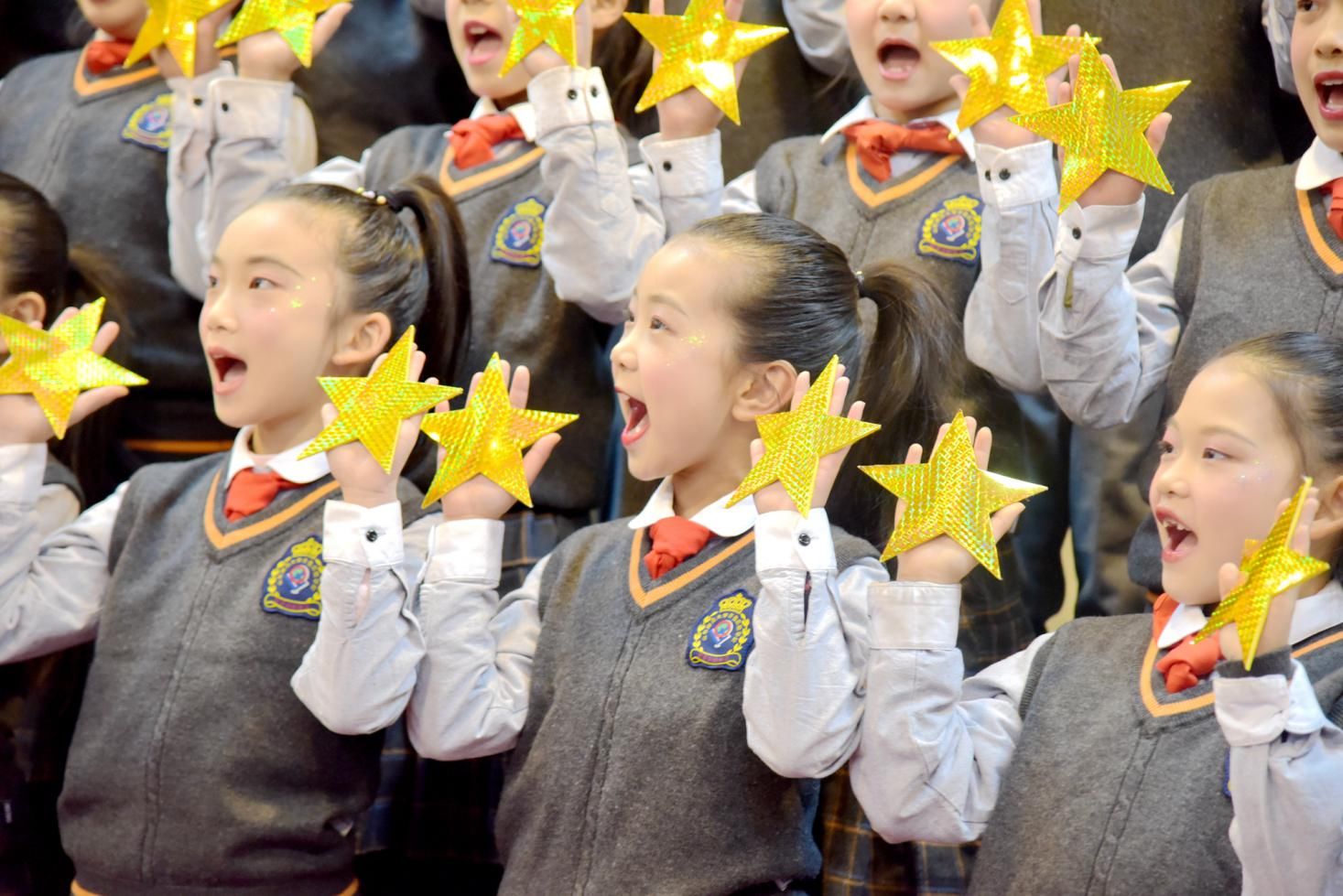 齐鲁实验学校小学部开展“红歌伴我成长”合唱活动