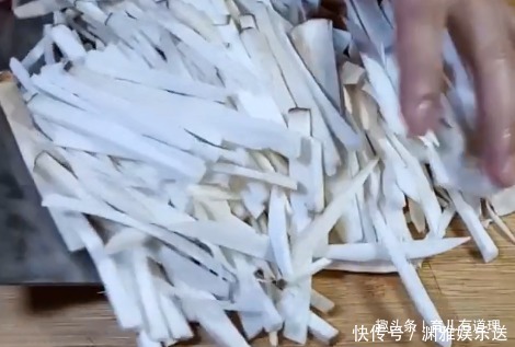 隔三差五|刚出锅就抢光，太有食欲了，比大鱼大肉还要香，我家隔三差五就做