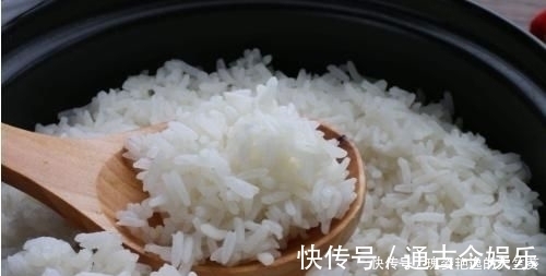 更香|蒸米饭时，别再傻傻只加水多加一勺“它”，米饭喷香粒粒分明