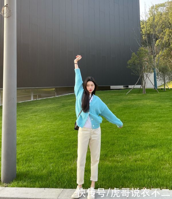 早春别穿太“花哨”，清新简约的穿搭更好驾驭，轻松提升时尚感