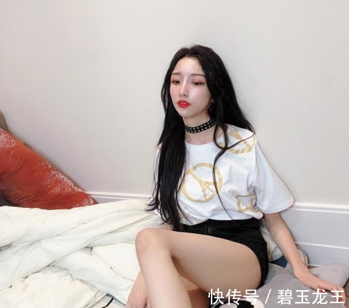 女装大佬|抖音“女装大佬”恢复真身,没了长发换上男装,让人更加怀疑人生