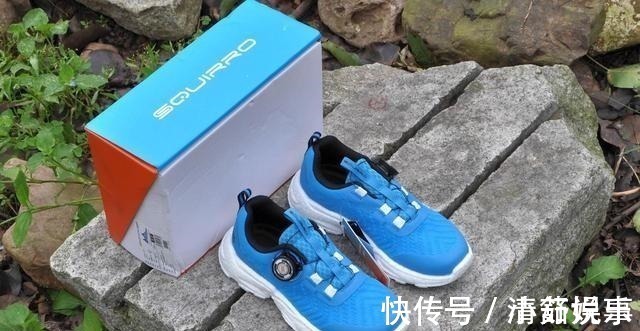 旋钮 这是一双适合中大童的跑鞋,轻弹透气,旋钮系带更方便穿脱!