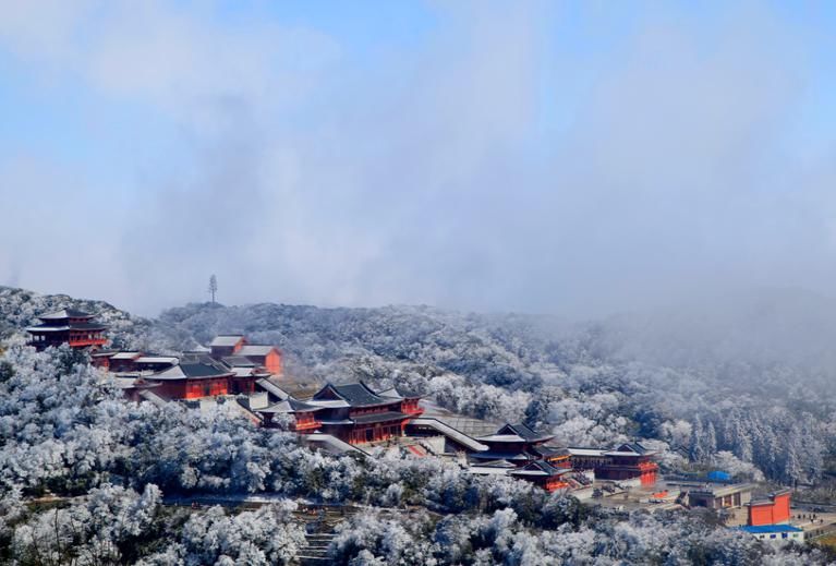 1小时飙拢！去重庆看雪！云海雪山森林，下山还能泡温泉！