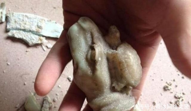 简单|老人重金买古董,被孙子摔坏后,才发现事情不简单!