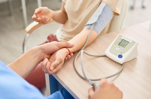 预兆|糖尿病人的身体出现这四种预兆,可能会有并发症,要小心才行