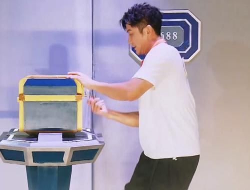 b有種跑男地位叫李晨,開(kāi)鎖失敗時(shí),鄭愷蹦出一句話,baby沉默