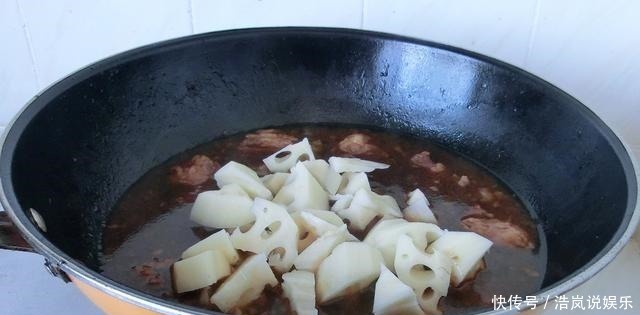 入味|炖牛肉要软烂入味,可别只焯水,这“2料”不可少,不塞牙还特香