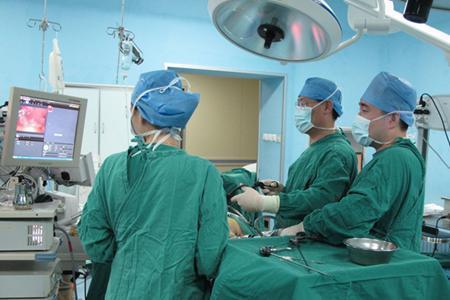 体温计|娃误食纽扣电池,妈妈“大题小做”的处理保住孩肠道,医生都称赞