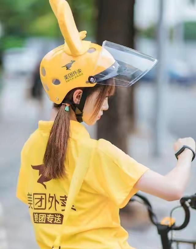 小姐姐|外卖员误入漫展?这其实是COS,网友:这要是真送,我让她有来无回