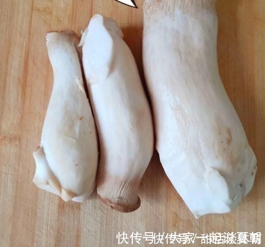 油炸杏鲍菇|“穷人的阿胶”被发现,6块一碗,隔三差五吃,补血益气肤色白!
