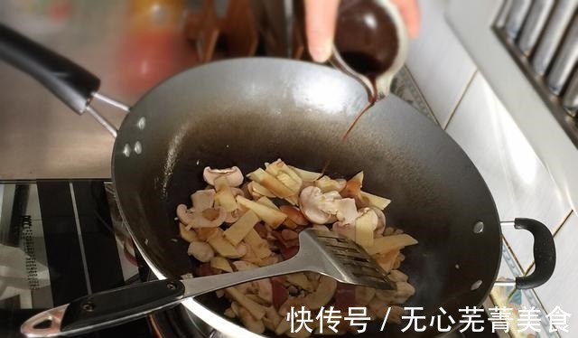 蘑菇|清淡可口的冬笋蘑菇炒火腿，制作简单，是你夏季不容错过的美食！