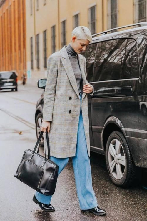 不管是大衣还是羽绒服，尽量别穿这3个“颜色”，不耐看也不耐穿