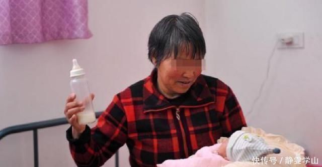 妈妈|公园溜娃,46岁妈妈碰上46岁奶奶,两人之间的差别一目了然