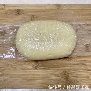 早餐油条别再买了，这种做法简单又好学，炸出来的油条蓬松酥脆