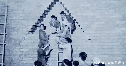 金丝檀木|博物馆把皇帝棺椁扔进山沟,考古专家急忙寻找,附近村子传来噩耗