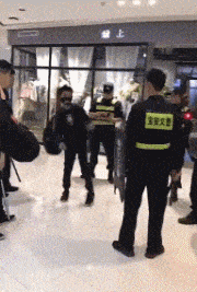 |搞笑GIF:自从有了女朋友 我就喜欢上了这条路