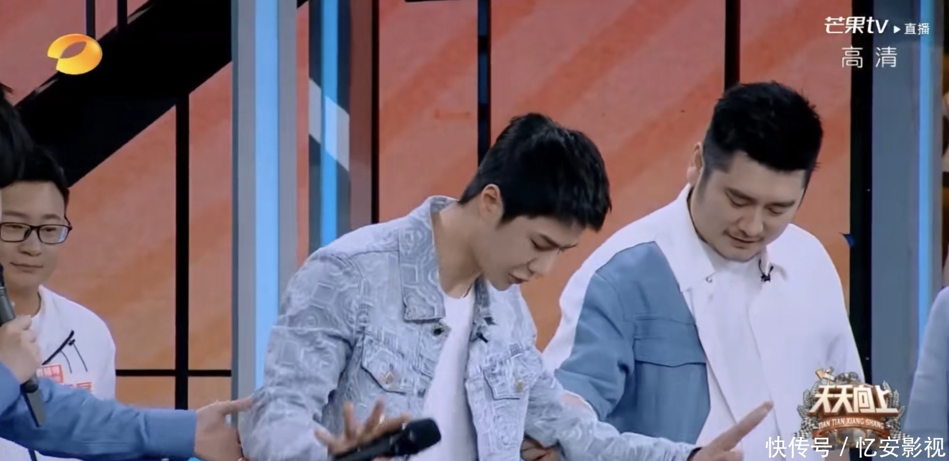 天天向上|汪涵:王一博最开始叫我涵爸,私下里一博经常跟导演们追着玩