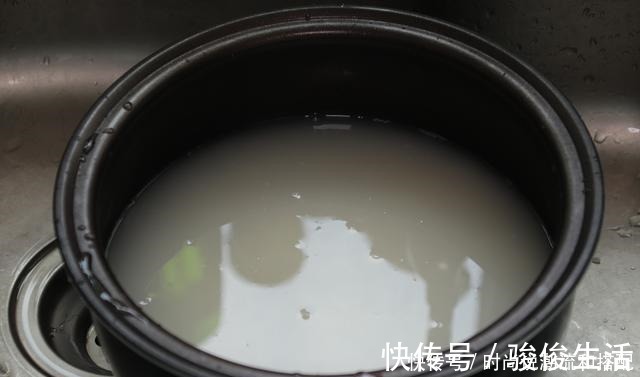 蒸米饭|蒸大米时，记住“2放3窍门”，米饭又香又软，粒粒分明