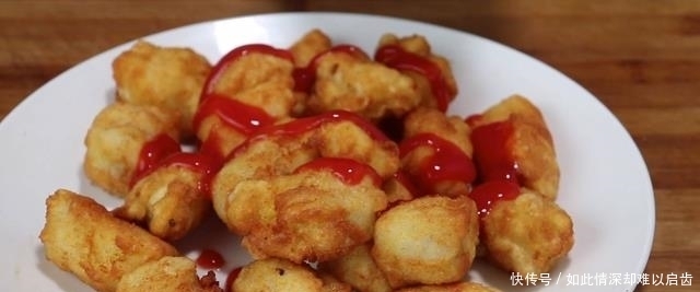 我家鸡肉从不炒着吃,淋入1个鸡蛋,简单一做,比红烧肉还馋人