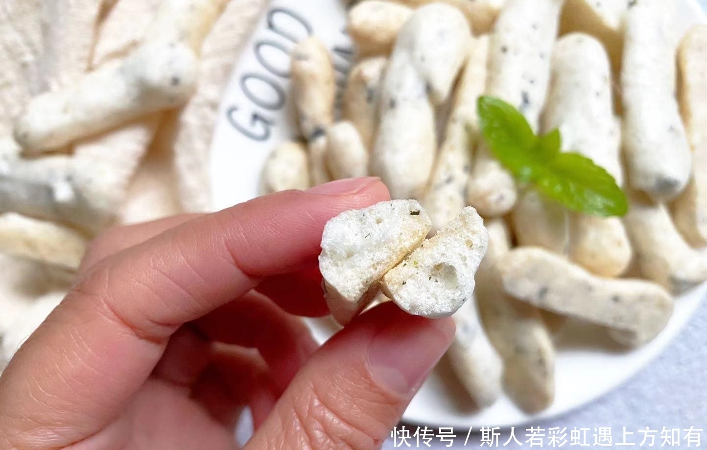 芝麻|做法简单,3步就搞定!无糖无油又补钙的小零食,娃吃一次就爱上