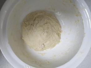 烙饼时,别用凉水,用葱花和面,软香多层,比北方大妈做的还好吃