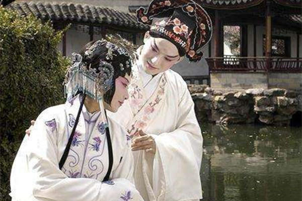 晴雯#袭人的结局真比晴雯好?嫁给蒋玉菡后的一床破席,写尽不堪岁月