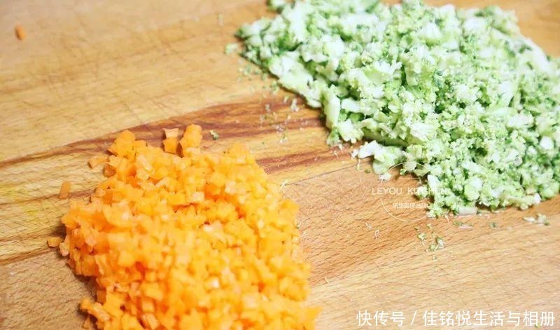 西兰花|10分钟早餐饼，不用揉面，有菜有蛋，放凉了吃也很软