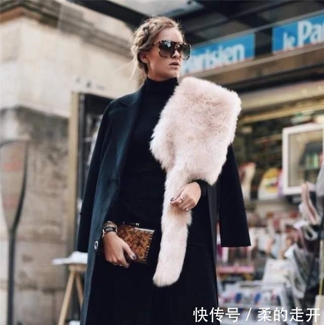 法则 酷爱穿黑色大衣的女人!打破沉闷全靠“一条绳”,时髦更显气质!