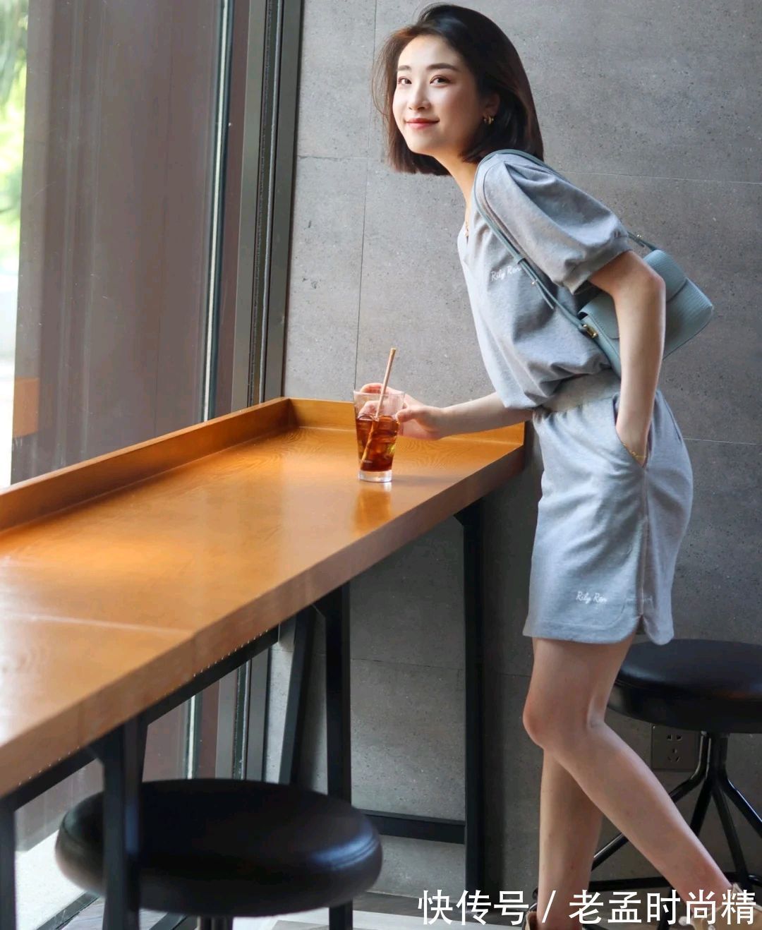 简约|成熟女人怎么穿才好看呢?简约温柔的穿搭就很不错,高级又有魅力