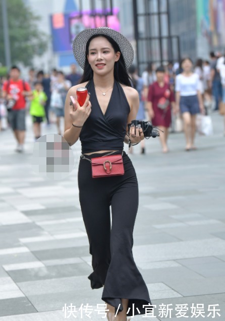  既有|美女这衣服既有裤子的简约，也有裙子的优雅