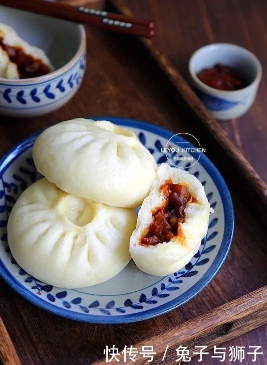 纯素馅大包子,比肉馅的汤汁丰富,吃着更香