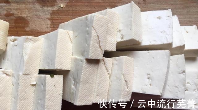 家常美味锅包豆腐，酸甜可口，鲜嫩下饭，一口一块停不下来！