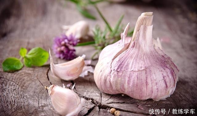 大蒜怎么保存才能不发芽大厨分享小妙招，简单实用，收藏了