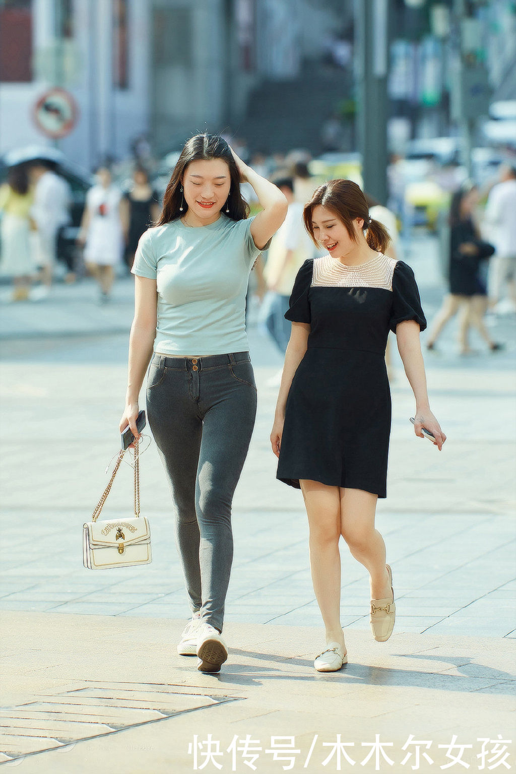 夏日|夏日穿弹力牛仔裤配短袖衫，清凉时尚美丽显瘦，穿出休闲有型的美