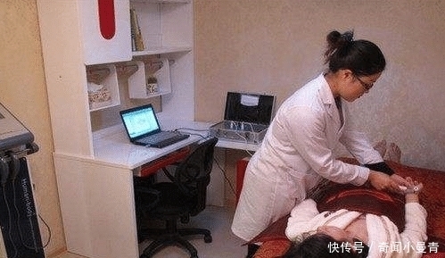 衣服|聋哑孕妇宫开八指，拉着门不进产房，撩起衣服后，医生热泪盈眶